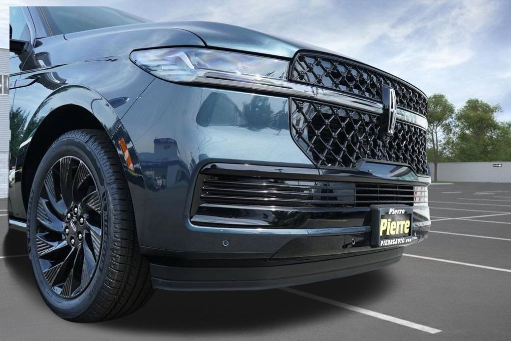 New 2026 Lincoln Navigator Reserve w/ Jet Appearance Package AWD/4WD image 32