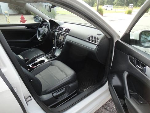 Used 2013 Volkswagen Passat 2.5 SE FWD image 10