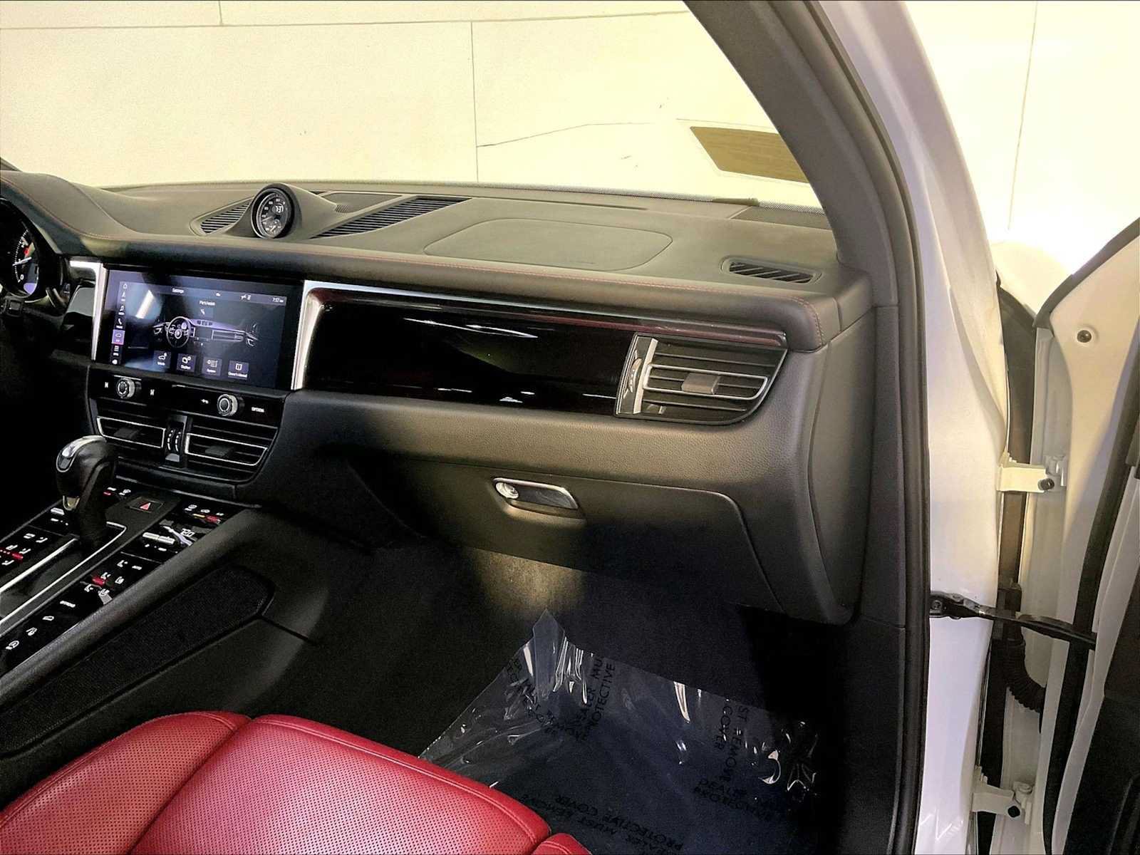 Certified 2023 Porsche Macan Turbo AWD/4WD image 22