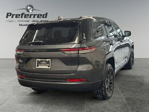 New 2025 Jeep Grand Cherokee Limited w/ Trailer Tow Package AWD/4WD image 17