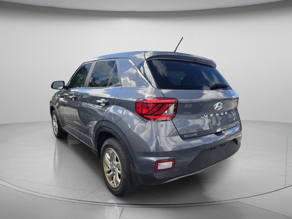 Used 2025 Hyundai Venue SE FWD image 7