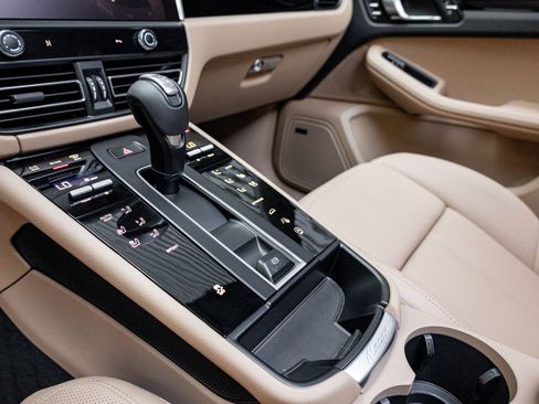 New 2026 Porsche Macan image 22