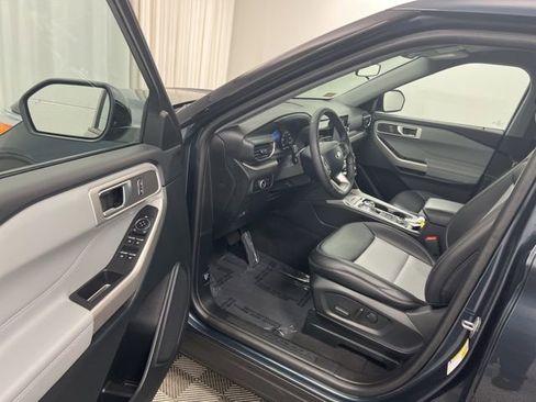 Used 2024 Ford Explorer XLT w/ Equipment Group 202A image 13