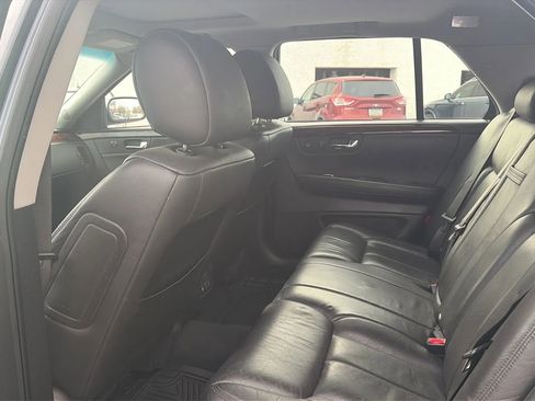 Used 2010 Cadillac DTS Premium image 39