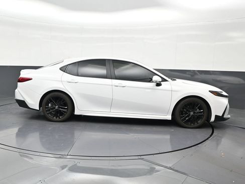 Used 2026 Toyota Camry SE FWD image 7