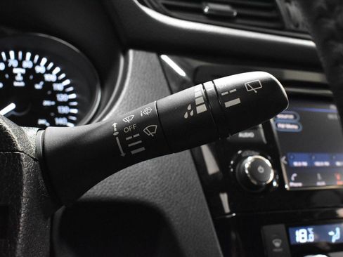 Used 2019 Nissan Rogue S image 12