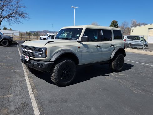 New 2026 Ford Bronco Badlands AWD/4WD image 3