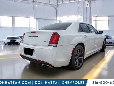 Used 2023 Chrysler 300 Touring w/ Sport Appearance Package image 27
