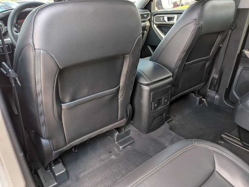 Used 2023 Ford Explorer XLT w/ Equipment Group 202A AWD/4WD image 17