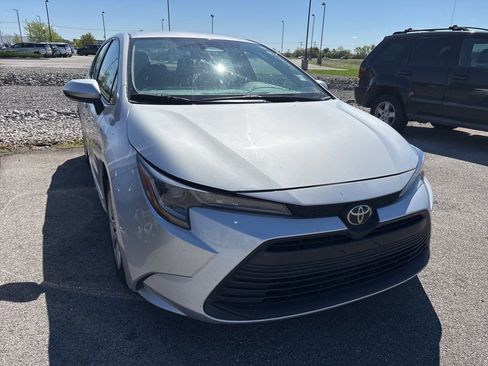 Used 2023 Toyota Corolla LE FWD image 2