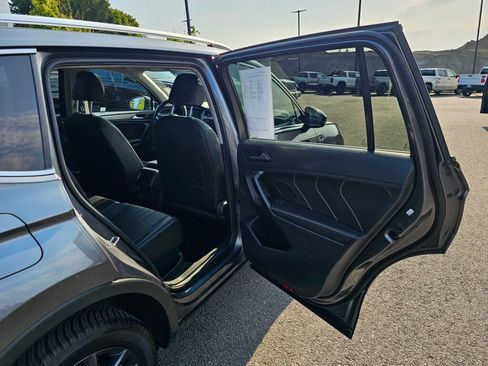 Used 2022 Volkswagen Tiguan SE AWD/4WD image 25