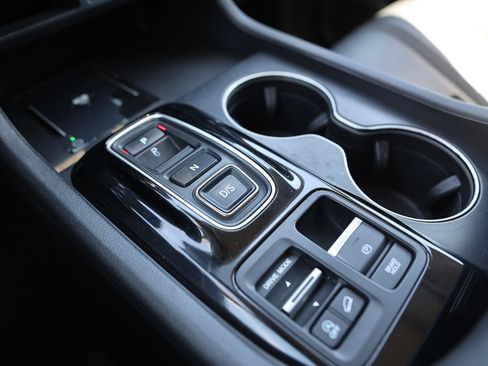 Used 2025 Honda Pilot Touring image 35