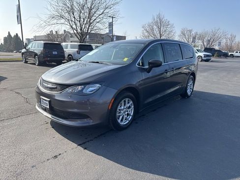Used 2023 Chrysler Voyager LX image 2
