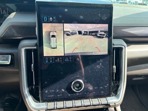 Used 2025 GMC Yukon Elevation AWD/4WD image 14