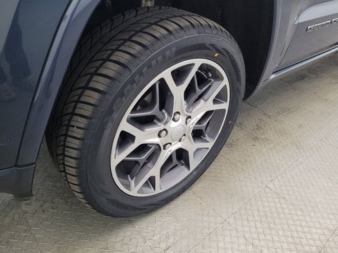 Used 2019 Jeep Grand Cherokee Overland AWD/4WD image 31