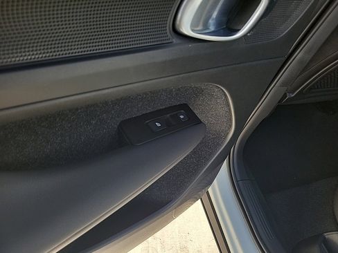 Used 2021 Volvo XC40 P8 Recharge w/ Advanced Package image 11