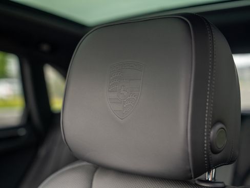 Used 2020 Porsche Macan AWD/4WD image 13