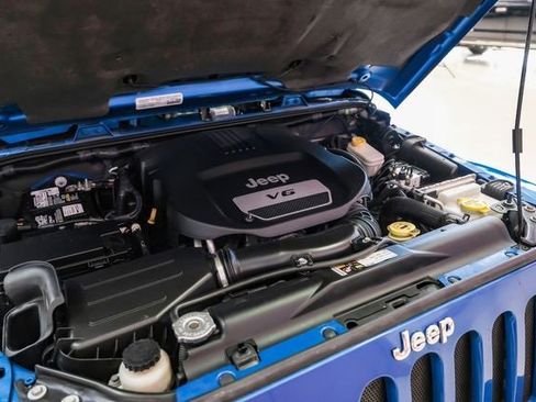 Used 2015 Jeep Wrangler Unlimited Sahara w/ Connectivity Group image 46