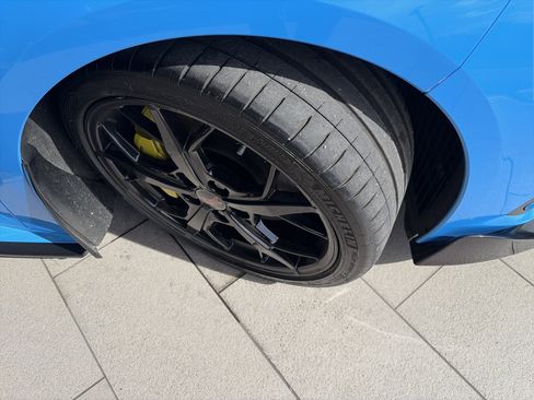 Used 2021 Chevrolet Corvette Stingray Premium Cpe w/ Z51 Performance Package image 17