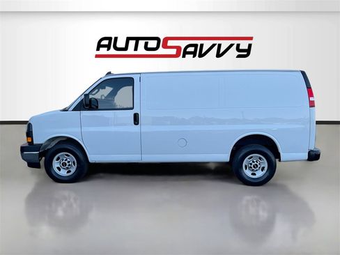 Used 2024 GMC Savana 2500 w/ Driver Convenience Package image 4