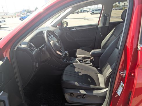 Used 2024 Volkswagen Tiguan SE AWD/4WD image 14