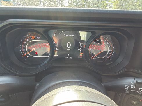 Used 2024 Jeep Wrangler Unlimited Rubicon w/ XTREMEE 35" Tire Package AWD/4WD image 29