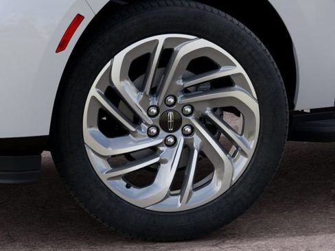 New 2027 Lincoln Navigator Premiere AWD/4WD image 21