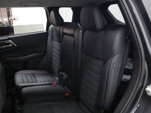 New 2026 Mitsubishi Outlander SE image 25