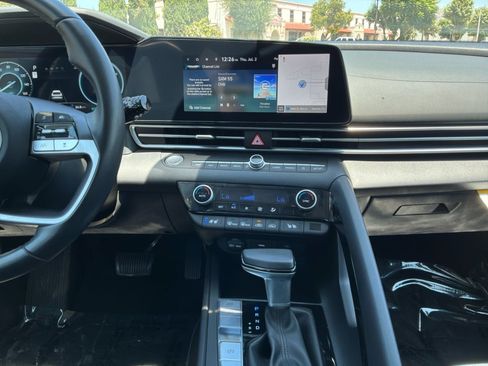 Used 2025 Hyundai Elantra Limited FWD image 15