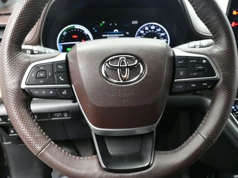 Used 2022 Toyota Sienna Platinum image 22