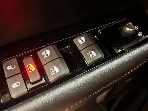 Used 2024 Jeep Wagoneer Series II AWD/4WD image 5