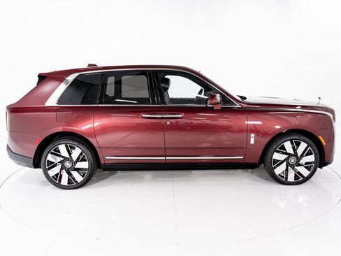 Used 2025 Rolls-Royce Cullinan image 6