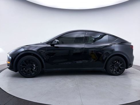 Used 2023 Tesla Model Y Long Range image 36