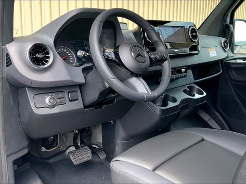 New 2025 Mercedes-Benz Sprinter 2500 image 18