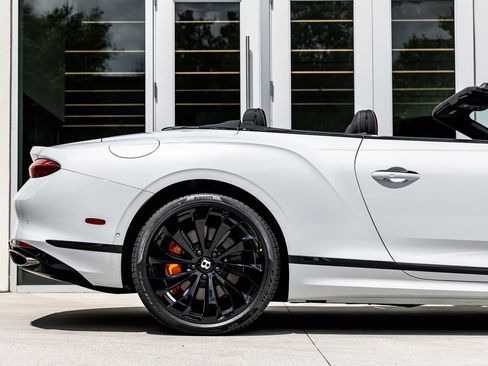 New 2025 Bentley Continental GTC image 3