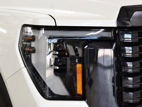 Used 2024 GMC Sierra 2500 Denali Ultimate image 10