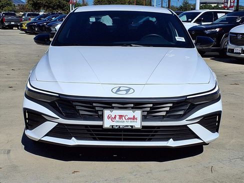 Used 2025 Hyundai Elantra Sport image 2