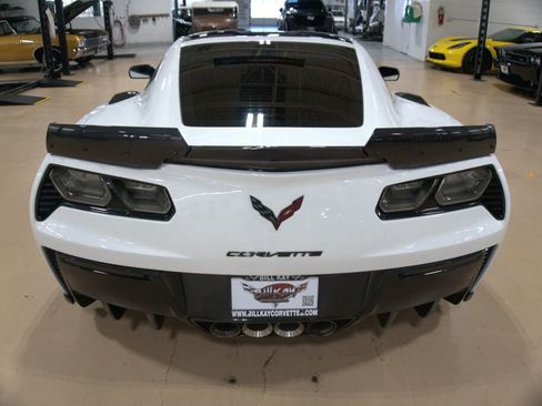 Used 2015 Chevrolet Corvette Z06 w/ 3LZ Preferred Equipment Group image 4