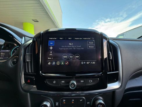 Used 2023 Chevrolet Traverse RS image 23