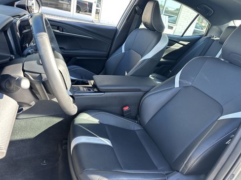 Used 2025 Toyota Camry SE FWD image 11