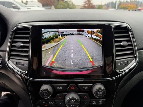 Used 2021 Jeep Grand Cherokee Laredo X image 24