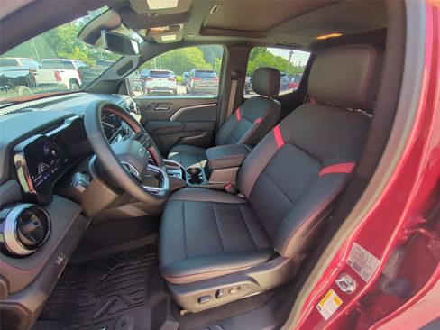 Used 2024 Chevrolet Colorado Z71 w/ Z71 Convenience Package 2 AWD/4WD image 15