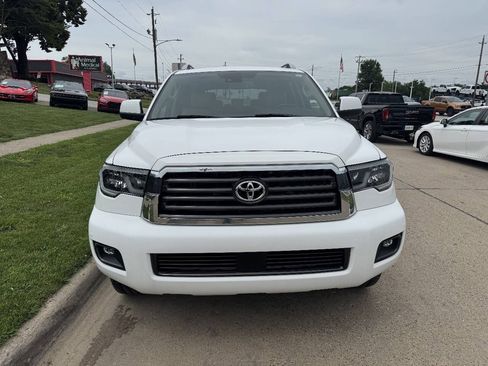 Used 2018 Toyota Sequoia SR5 w/ Premium Package AWD/4WD image 8