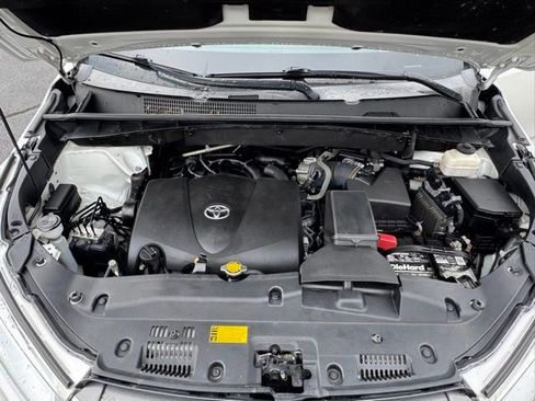 Used 2017 Toyota Highlander XLE image 34