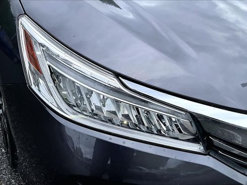 Used 2017 Honda Accord Touring image 28