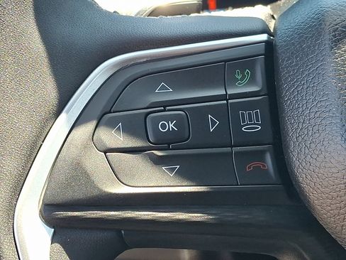 Used 2023 Jeep Grand Cherokee Altitude AWD/4WD image 22