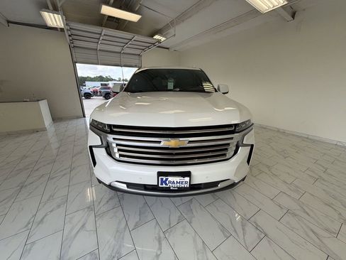 Used 2021 Chevrolet Tahoe High Country RWD image 3