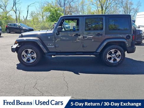 Used 2017 Jeep Wrangler Unlimited Sahara w/ Connectivity Group AWD/4WD image 6