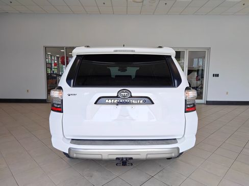 Used 2019 Toyota 4Runner TRD Off-Road Premium AWD/4WD image 4
