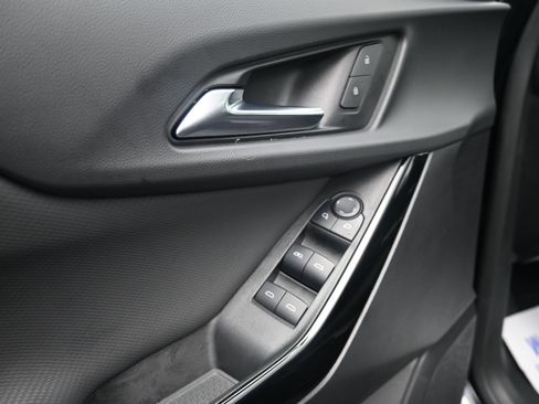 Used 2025 Chevrolet Equinox LT w/ Safety and Technology Package FWD image 25
